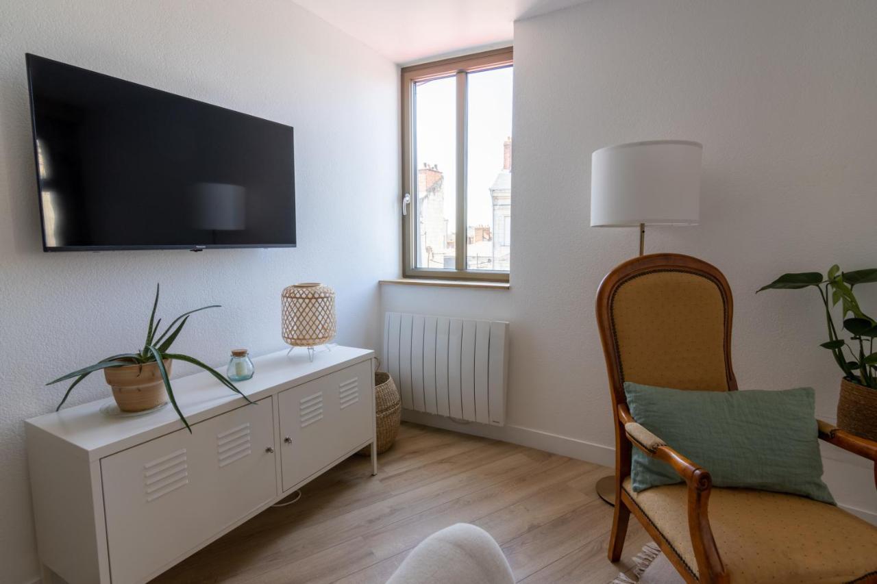 APPARTEMENT DUPLEX SAUMUR CENTRE, refait à neuf, à proximité du château Exterior foto