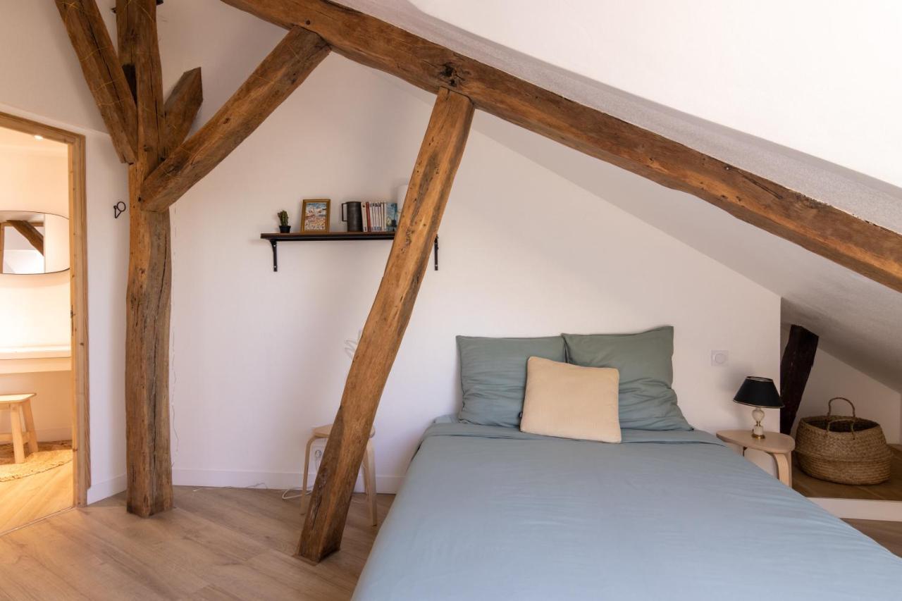 APPARTEMENT DUPLEX SAUMUR CENTRE, refait à neuf, à proximité du château Exterior foto